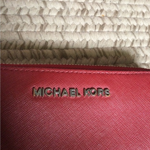 Michael Kors zip around wallet - Picture 5 of 11